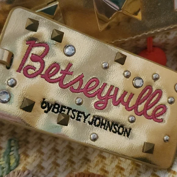 Beltsville Purse with pompoms - Picture 6 of 6